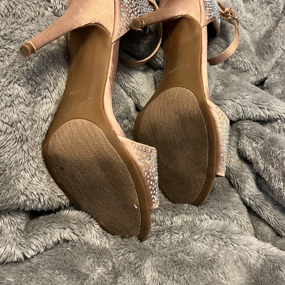 Zigi soho Tariff Cinnamon Rhinestone Heels Bling Embellished Size 8 - Picture 2 of 5